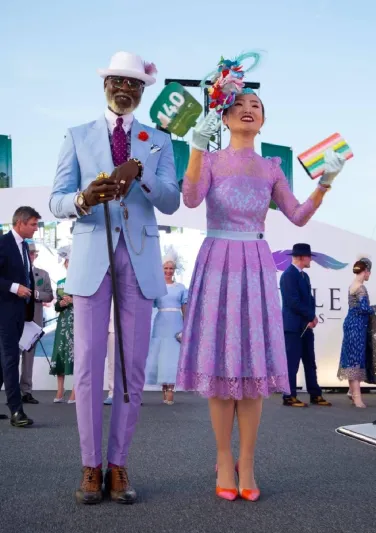 من هو الفائز بكأس دبي للرجل الأكثر أناقة؟ الفضل لزهرة الفيوليت