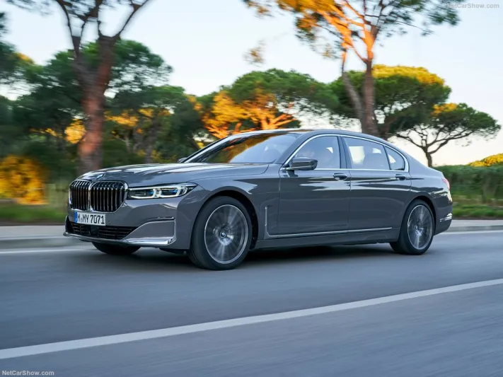 فخامة التصميم الرياضي أكثر ما يميز سيارات "BMW" الفئة السابعة 2020