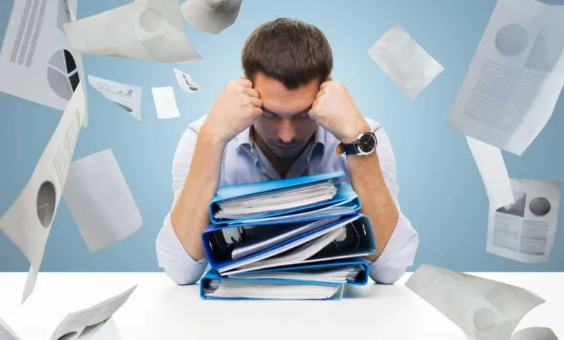 تعيق تقدمك.. ابتعد عن هذه العادات لتحقيق النجاح في العمل 