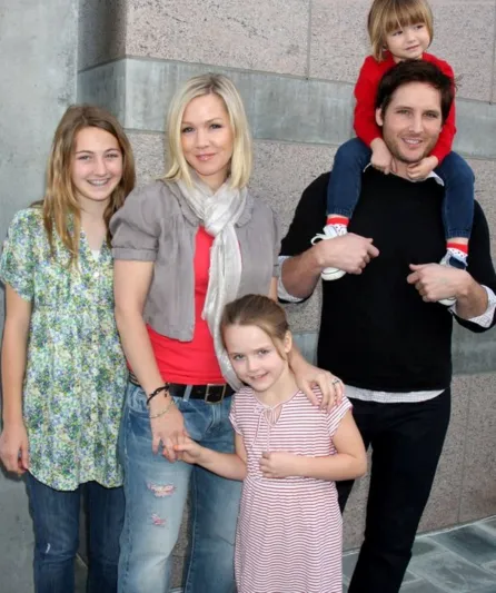 مشاهير حافظوا على علاقاتهم بعد الانفصال.. لهذا السبب فقط