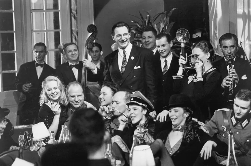 قصة أفضل 10 أفلام باختيار الجمهور (فيديو)