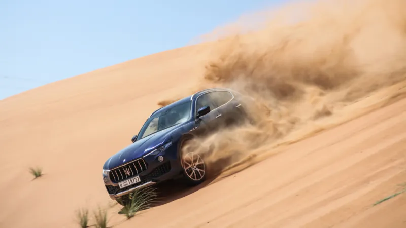 هل تؤثر رمال الصحراء على سيارة الدفع الرباعي؟