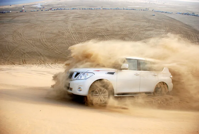 هل تؤثر رمال الصحراء على سيارة الدفع الرباعي؟