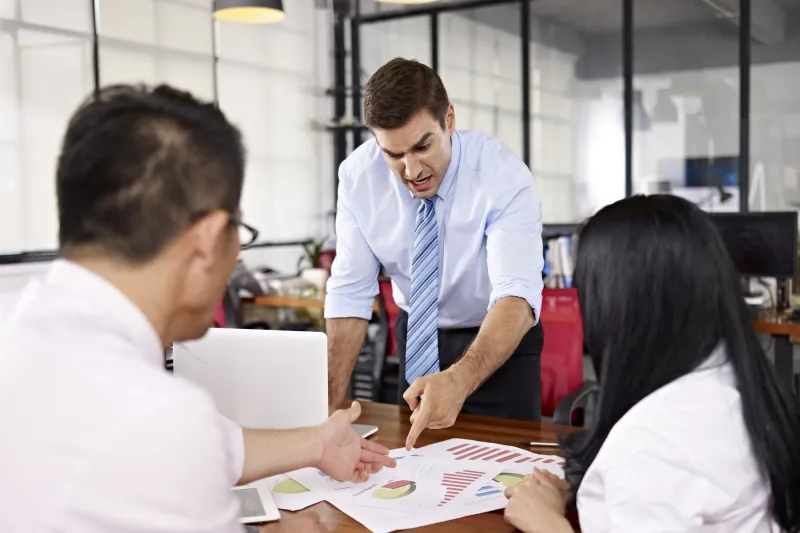 كيف تتعامل مع مدير يغير أفكاره وآراءه كل 5 دقائق؟