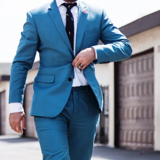 طرق جريئة لارتداء البدلة.. اعرفها لتكون الأكثر أناقة