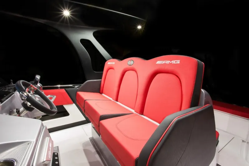 قارب السباقات الأقوى "41 AMG Carbon Edition".. صاروخ بحري بـ4 محركات