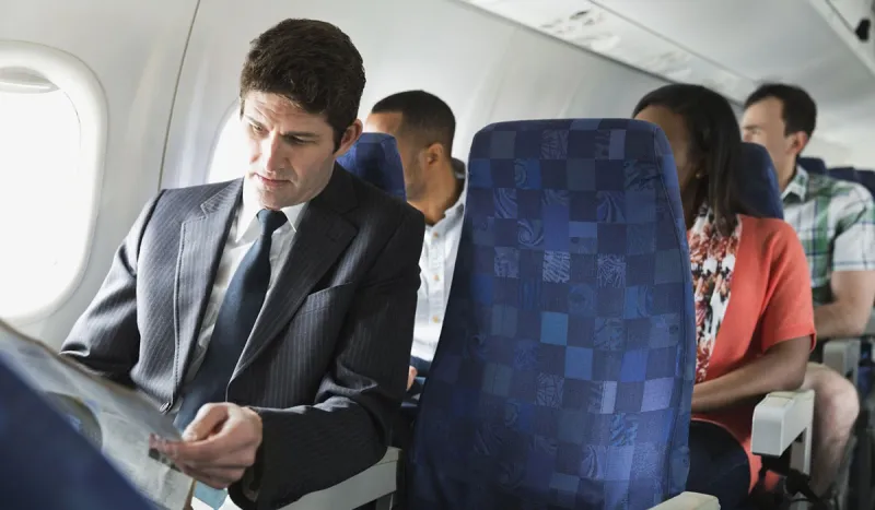 أعراض ركوب الطائرة لأول مرة وكيف تواجهها.. دوار وجفاف وإمساك