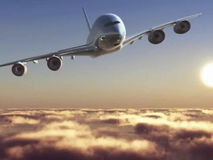 أعراض ركوب الطائرة لأول مرة وكيف تواجهها.. دوار وجفاف وإمساك