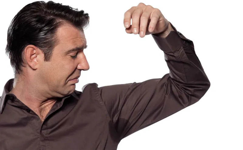 بدائل طبيعية آمنة لمزيلات رائحة العرق المزعجة