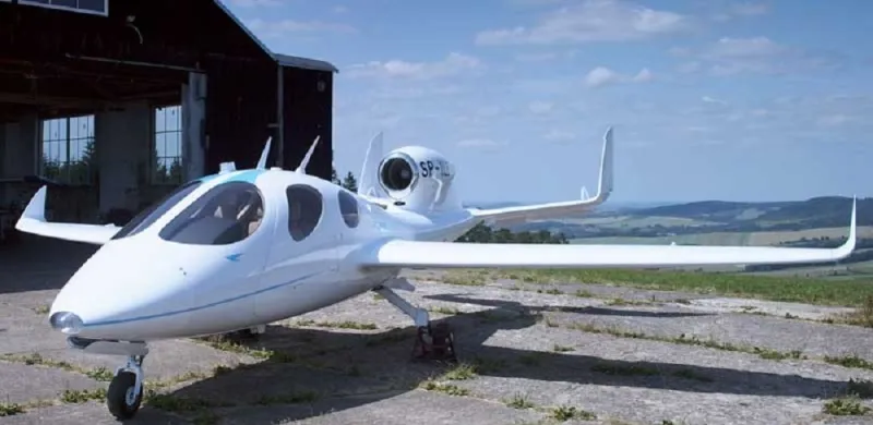 أول رحلة لأصغر طائرة خاصة لرجال الأعمال في العالم (فيديو)