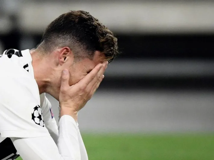 رونالدو يرسل إشارة مهينة لزملائه والسبب "أياكس" (فيديو)