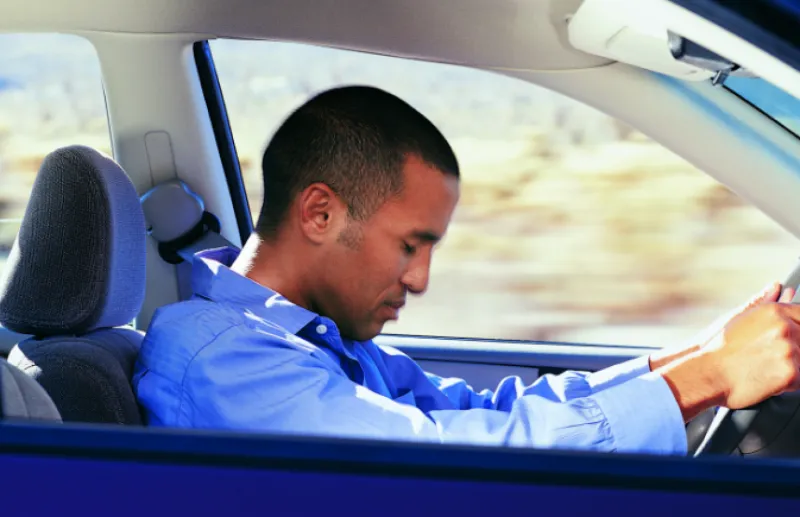 لهذا السبب يتسلل النوم إلينا أثناء قيادة السيارة