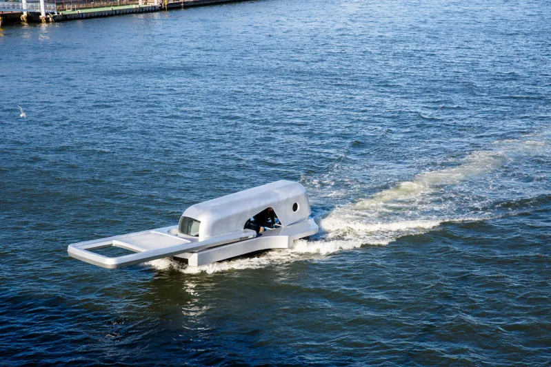 إبداع في عالم البحار.. قارب ياباني غير مسبوق على شكل "سحّاب" (صور)