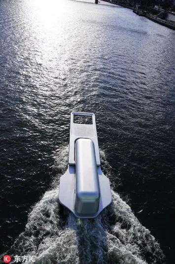 إبداع في عالم البحار.. قارب ياباني غير مسبوق على شكل "سحّاب" (صور)