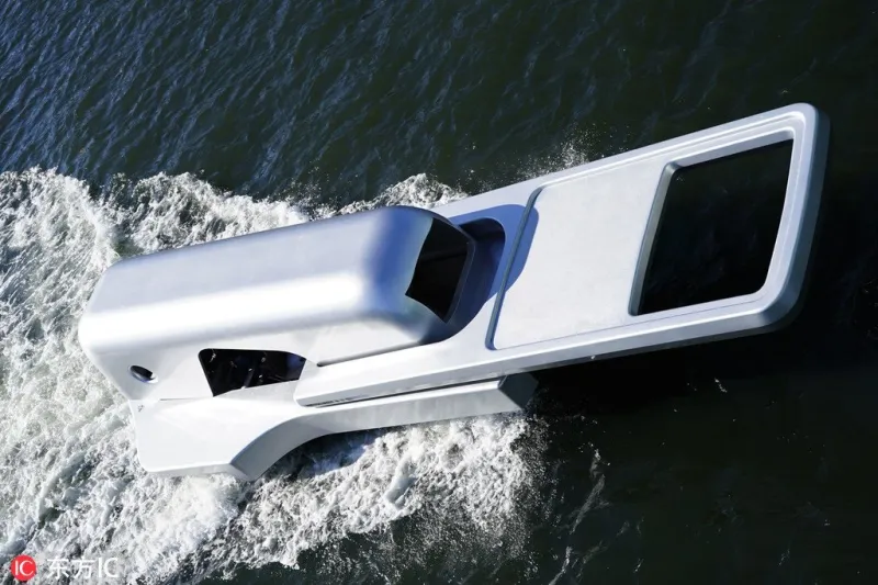 إبداع في عالم البحار.. قارب ياباني غير مسبوق على شكل "سحّاب" (صور)