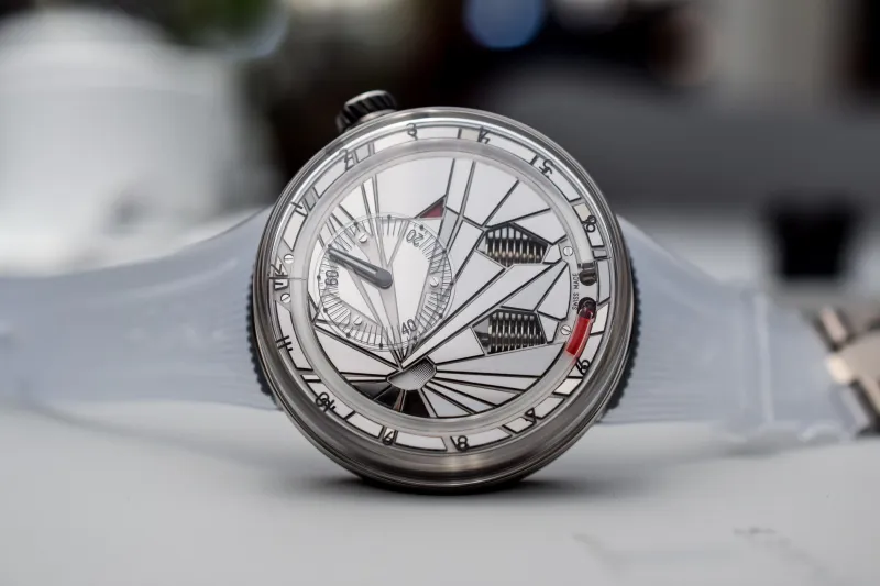 تتألف من 63 وجها معكوسا.. إليك ساعة  H0 Time is Precious العصرية (صور)