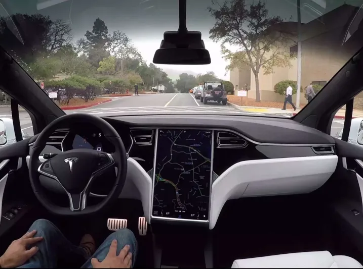 في خطوة واحدة.. "تسلا" تبتكر تقنية جديدة تحول السيارات إلى ذاتية القيادة