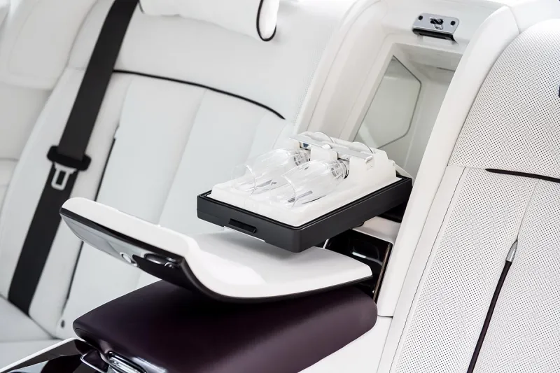 الإبداع والفخامة.. مواصفات خيالية لسيارة رولز رويس فانتوم الجديدة (صور)