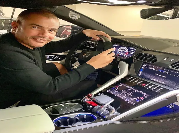 هذه السيارة خطفت إعجاب الهضبة عمرو دياب.. هل تستحق؟