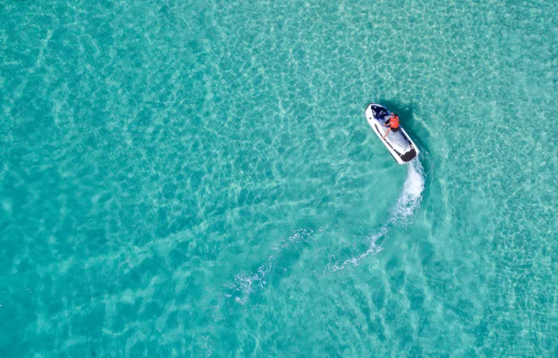 في إجازة الصيف.. لماذا يجب أن تقتني دراجة مائية؟ 