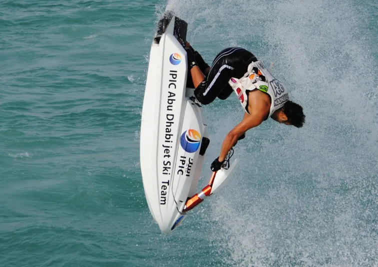 في إجازة الصيف.. لماذا يجب أن تقتني دراجة مائية؟ 