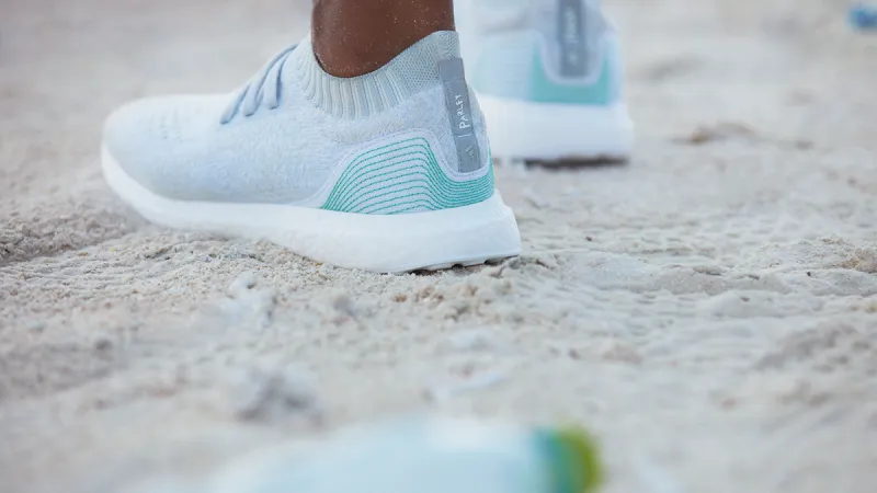 أحذية رياضية من " أديداس" مصنوعة من نفايات المحيطات