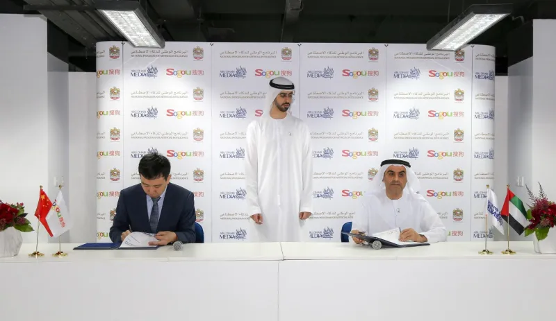 لأول مرة بالعالم.. مقدم نشرة الأخبار على تلفزيون أبوظبي روبوت