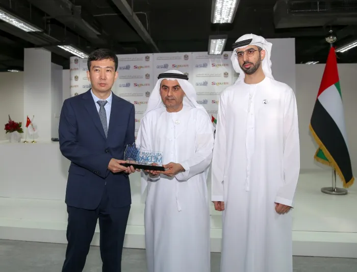 لأول مرة بالعالم.. مقدم نشرة الأخبار على تلفزيون أبوظبي روبوت