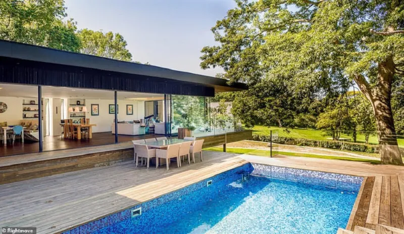 لسرعة البيع.. منزل فاخر بشاطئ خاص بأقل من سعره بمليون استرليني (صور)