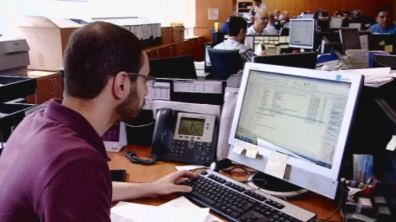 يؤدي إلى الوفاة.. كيف يمكنك تفادي أضرار الجلوس الطويل في العمل؟