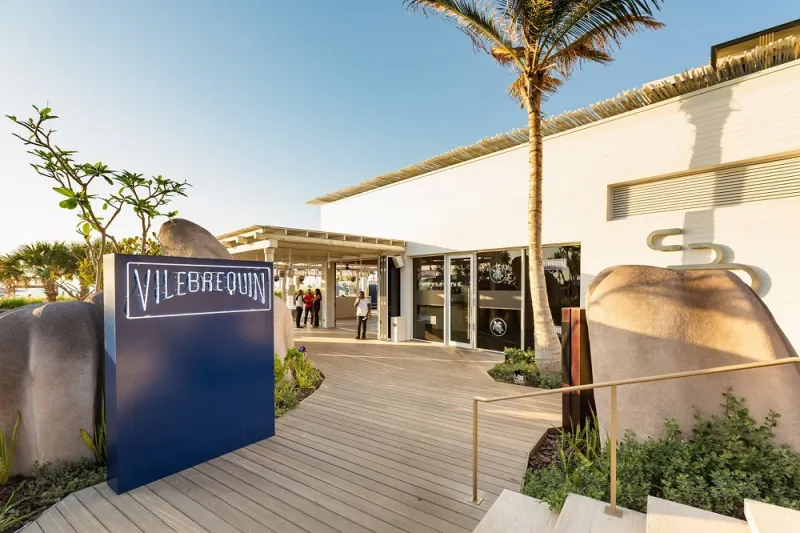 Vilebrequin تكشف عن أول مجموعة دينيم لها لنخبة مجتمع دبي 