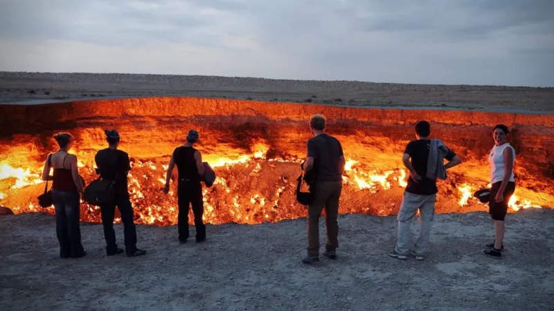 جحيم على الأرض.. فوهة نيران لم تنطفئ منذ 40 عاما (صور)