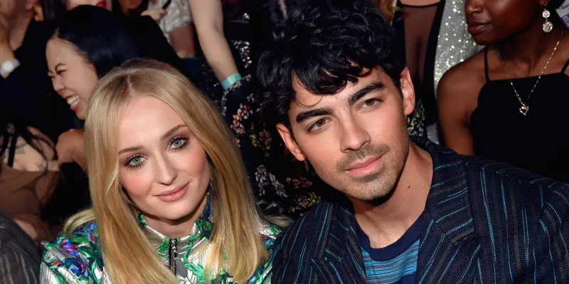 نجمة «صراع العروش» تفاجئ الجميع بحفل زواجها (فيديو)