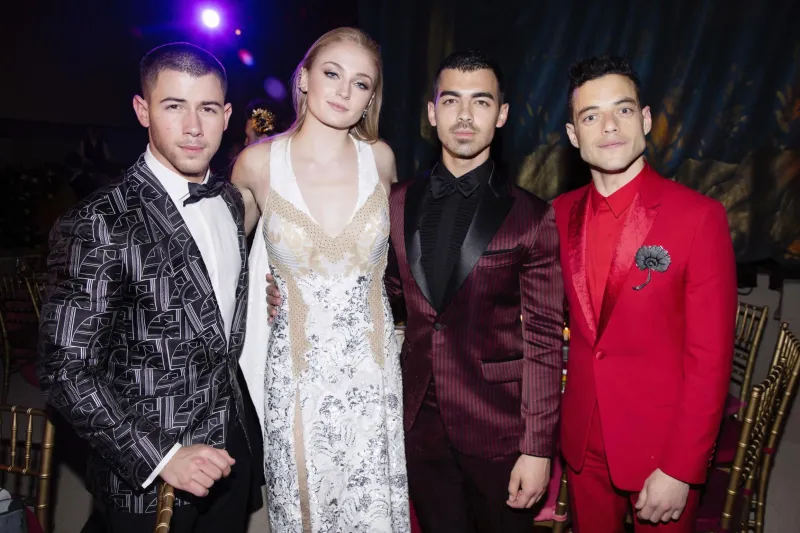 نجمة «صراع العروش» تفاجئ الجميع بحفل زواجها (فيديو)