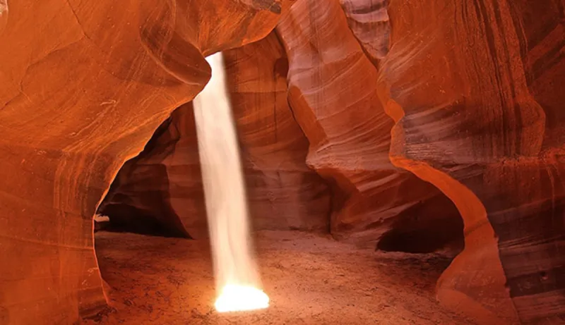 أنتيلوب .. وادي من الأمواج الصخرية الحمراء