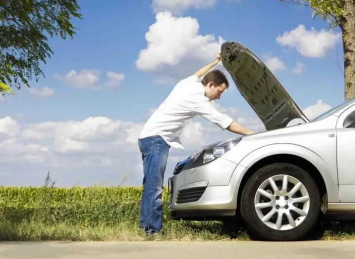 بعد إضاءة مؤشر الوقود.. ما المسافة التي يمكن أن تقطعها سيارتك؟