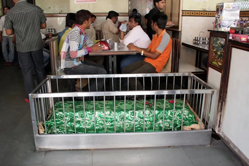 أشهرها الموت والمستشفى.. أغرب المطاعم في العالم (صور)