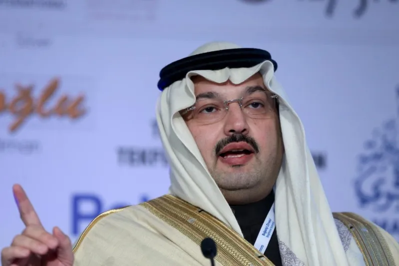 أمير عسير يوقف موكبه من أجل طفلين.. ماذا فعلا؟