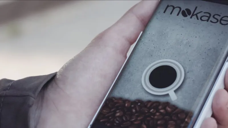 ابتكار مذهل.. غطاء هاتف يحضر لك القهوة في ثوانٍ معدودة (فيديو)