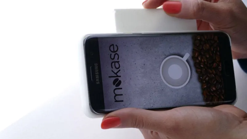 ابتكار مذهل.. غطاء هاتف يحضر لك القهوة في ثوانٍ معدودة (فيديو)