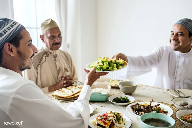 4 مسارات لخلق حالة توازن بين العائلة والعمل في رمضان