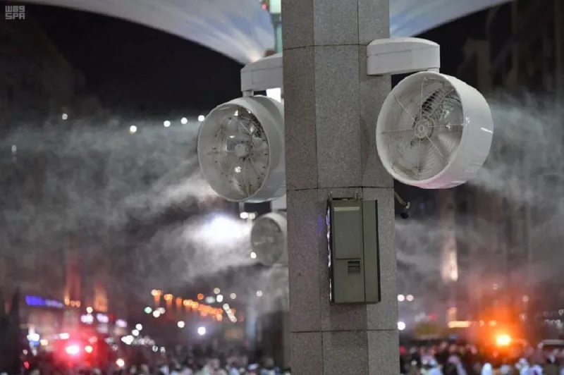 أجواء روحانية وخدمات غير محدودة.. المسجد النبوي الشريف في رمضان (صور)