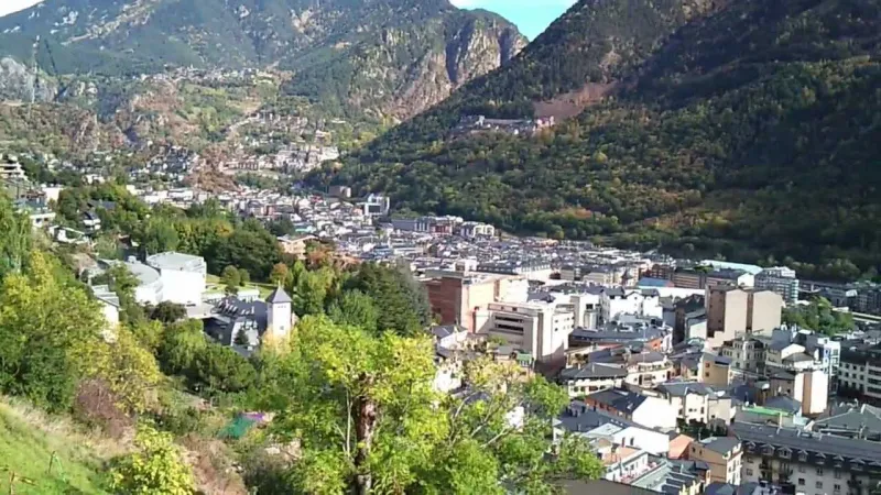 بينها بلد عربي.. هذه الدول بلا مطارات