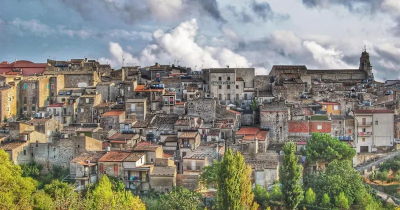 يورو واحد فقط مقابل شراء منزل في هذه المدينة الإيطالية.. ما السر؟