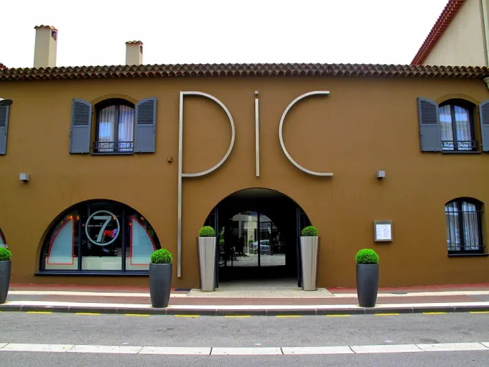 لعشاق الطعام الراقي.. إليك أفخم المطاعم في العالم (صور)