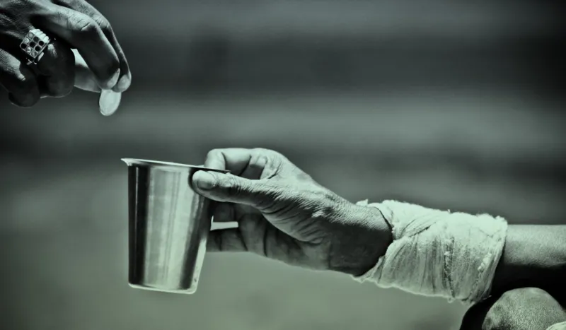 الصدقة في رمضان.. لماذا تعتبر الأفضل؟ وهذه هي فوائدها 