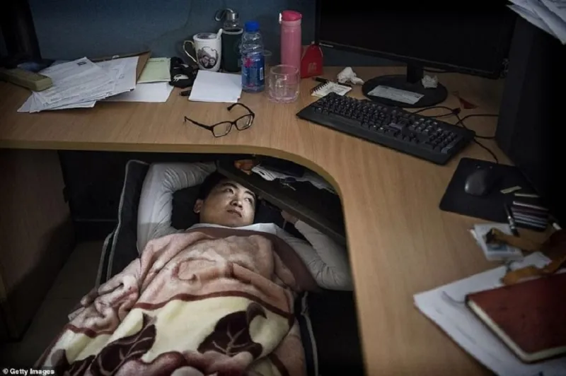 جولة داخل مصنع هواوي.. طاولات بلياردو وملاعب سلة وأماكن لنوم الموظفين (صور)