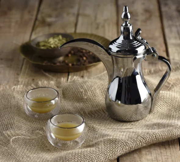 أبرزها هز الفنجال.. تعرف على آداب وقواعد شرب القهوة العربية في رمضان