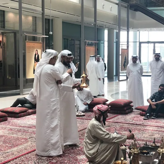 أبرزها هز الفنجال.. تعرف على آداب وقواعد شرب القهوة العربية في رمضان