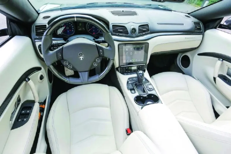 شاهد أحدث السيارات الفارهة في أسطول دوريات شرطة دبي (فيديو)